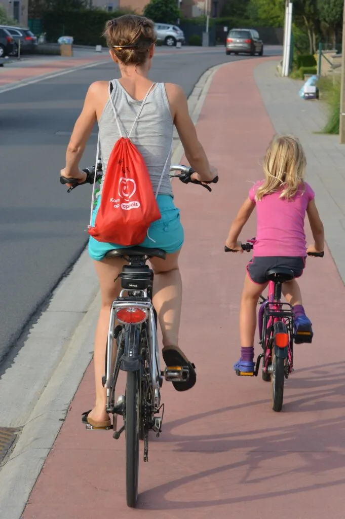 As ciclovias tornam o uso da bicicleta mais seguro e previsível.